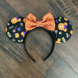 Mickey Mouse and Minnie Mouse Trick-or-Treat Minnie Mouse Ears